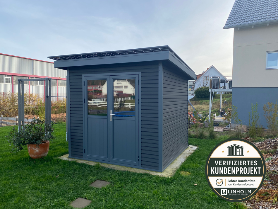 Linholm WPC Gartenhaus Linia 2424 inkl. Dachrinnen-Set, 2-farbig Grau/Anthrazit